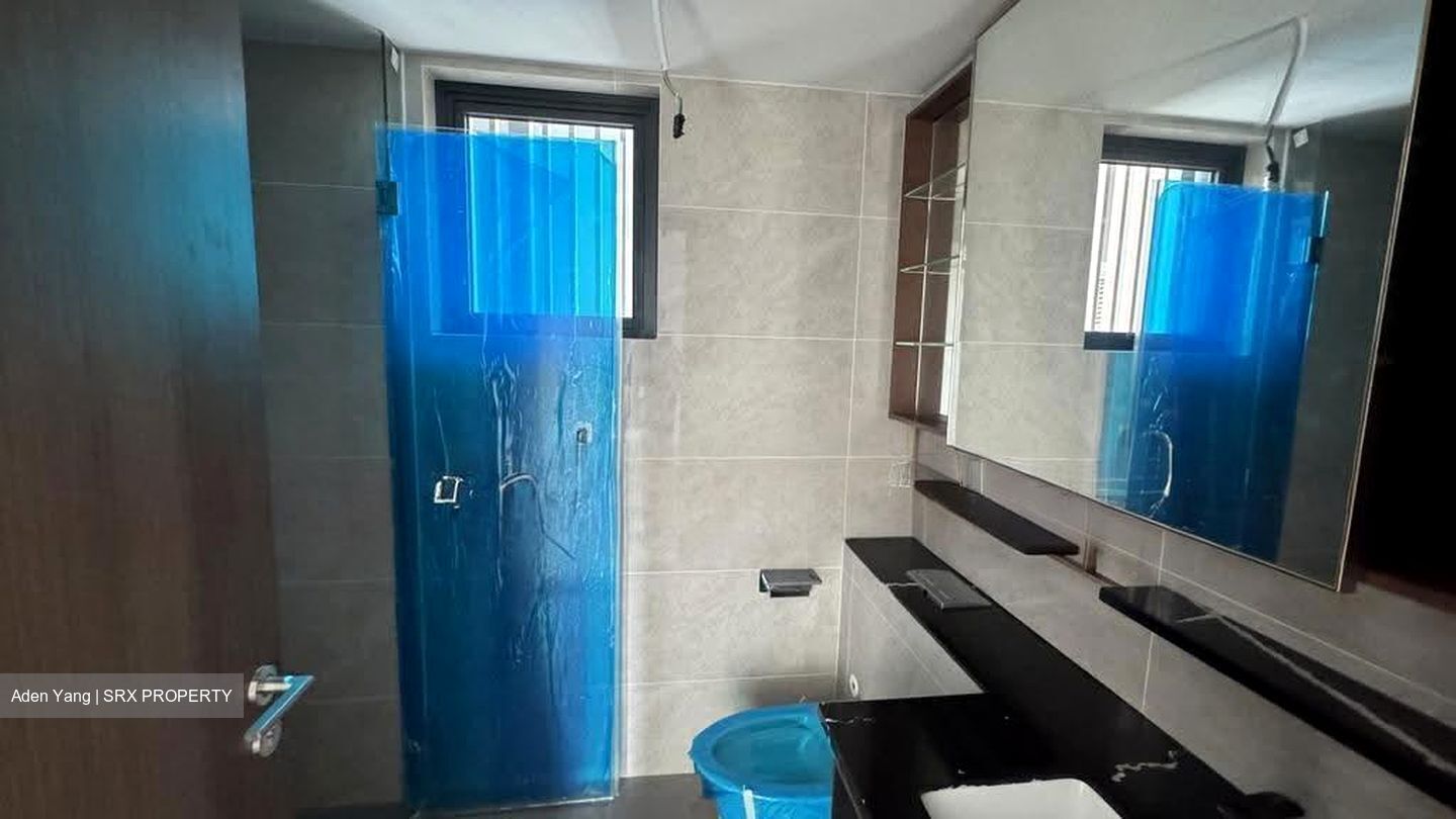 Slim Barracks Rise (D5), Condominium #635017281